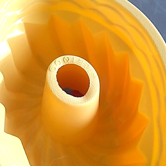 Silicone Bakeware Bundle of 6 - Picture 4 of 16